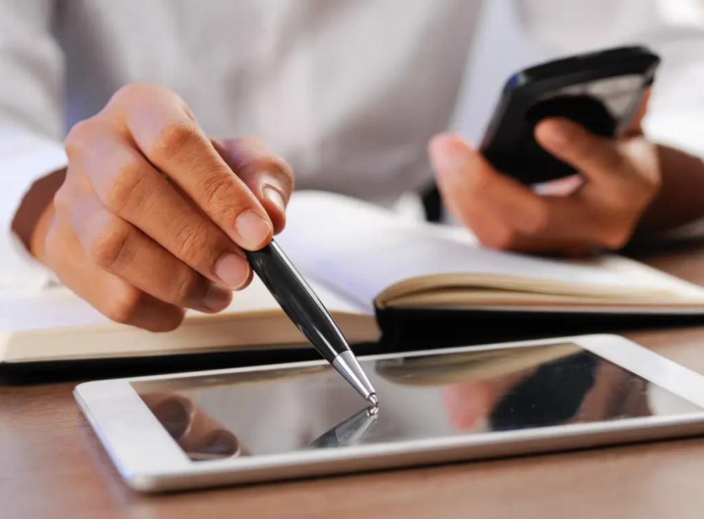 Elmence Conseils sécurise vos formalités d'embauche grâce à une gestion salariés fiable et sans erreur