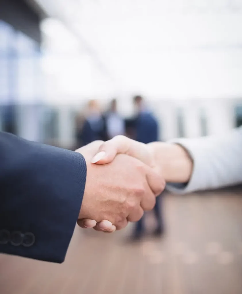 Elmence Conseils sécurise vos formalités d'embauche grâce à une gestion salariés fiable et sans erreur.