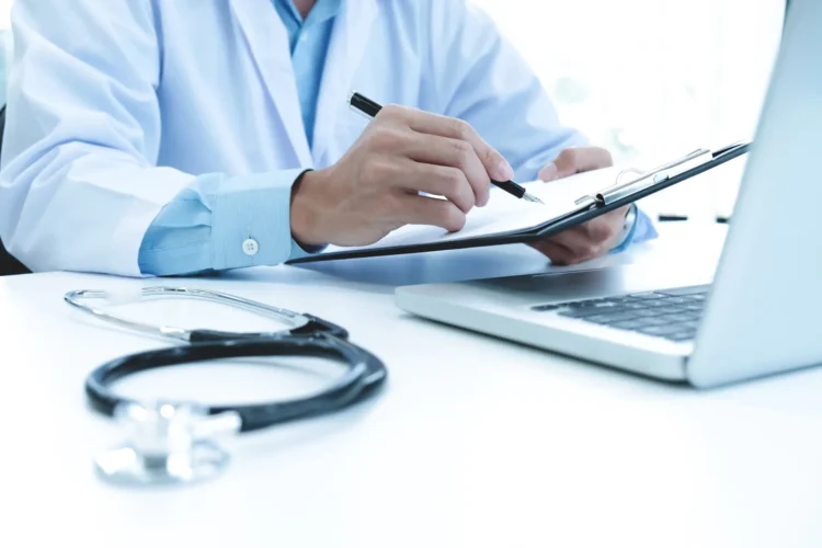 Elmence Conseils accompagne les employeurs face au médecin du travail, licenciement pour inaptitude inclus.
